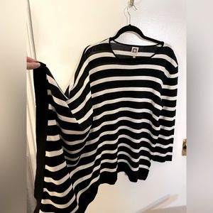 Asymmetrical Butterfly Sleeve Anne Klein Sweater. XL.